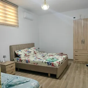 Bed & Breakfast Stomici, Nderlysaj